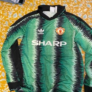 Retro styled Manchester United Adidas Black and green goalkeepers jersey